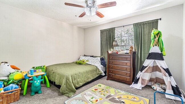 Building Photo - 16215 Cairngorm Ave