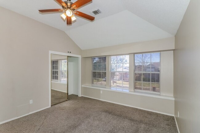 Building Photo - 6018 Fern Hollow Ct