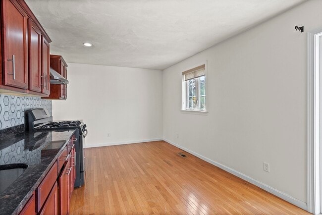 Building Photo - 4 Boxwood Dr