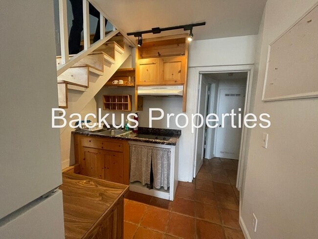 Building Photo - Wonderful furnished loft in upper Seaside