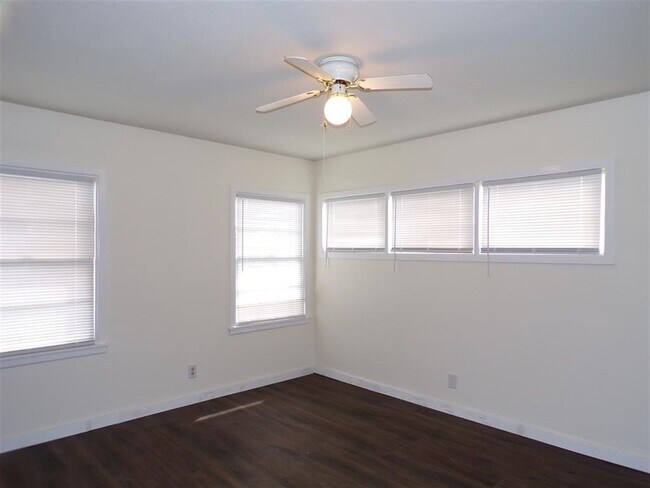 Building Photo - 1503 N Water St