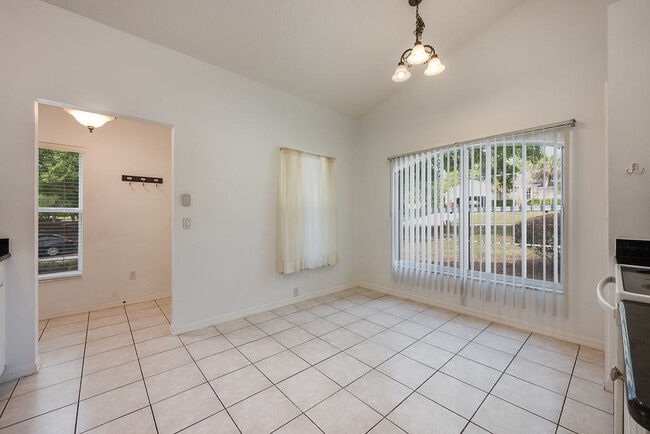 Building Photo - 39900 Bayview Dr