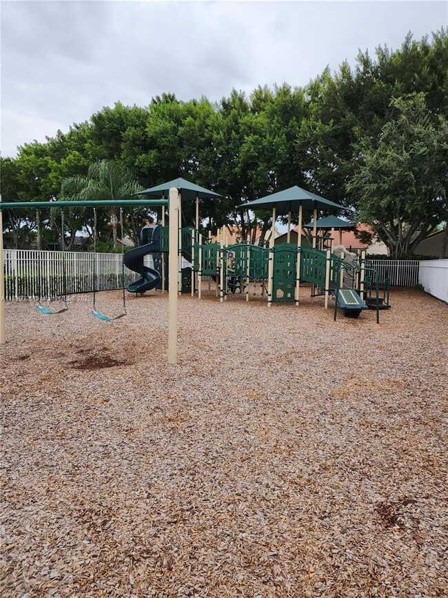 Building Photo - 1050 Sorrento Dr