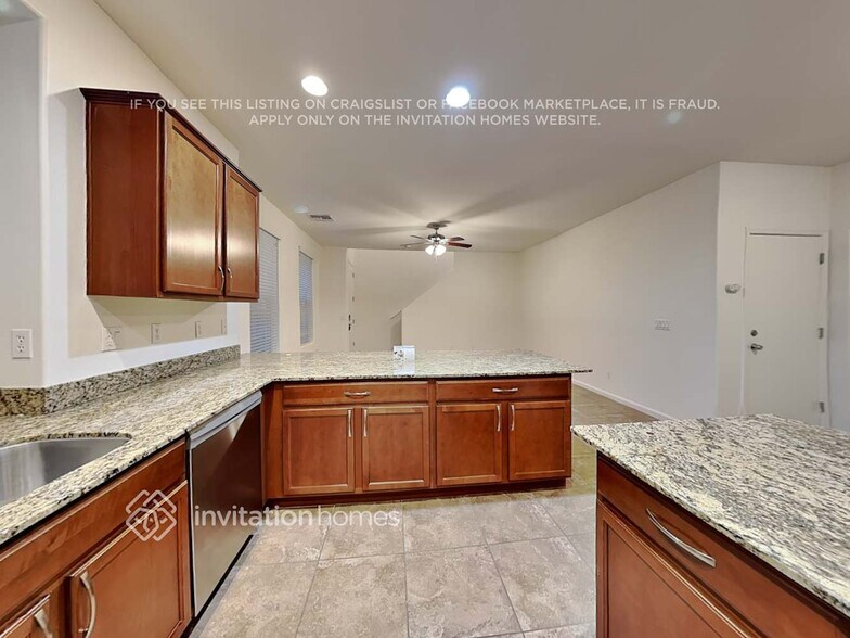 Building Photo - 1389 S Moccasin Trail