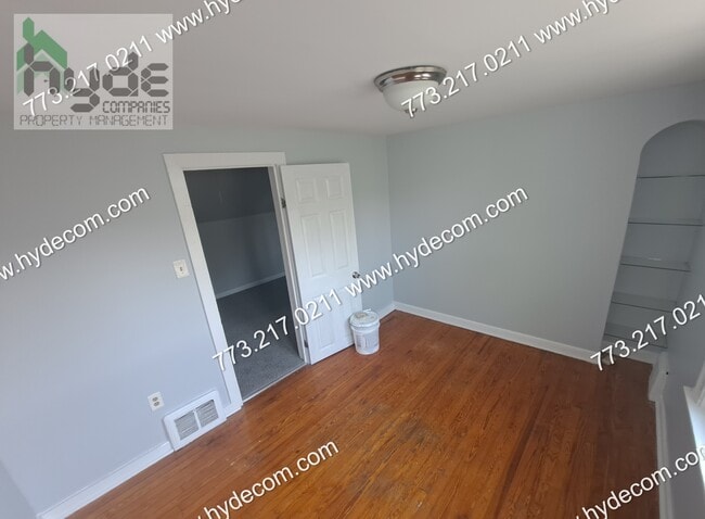 Building Photo - 10017 S La Salle St