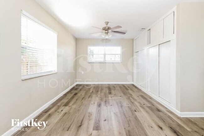 Building Photo - 405 E Gateway Blvd