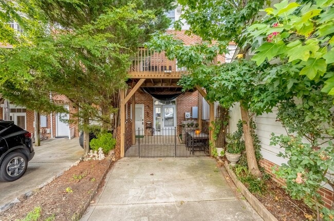 Building Photo - Stylish 3-bedroom townhome in Vermillion in Hustersville