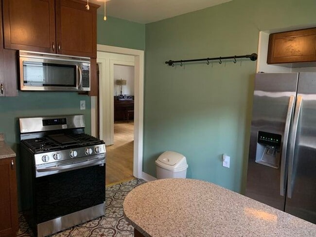 Building Photo - 4 Bedroom Single-Family House in Shorewood