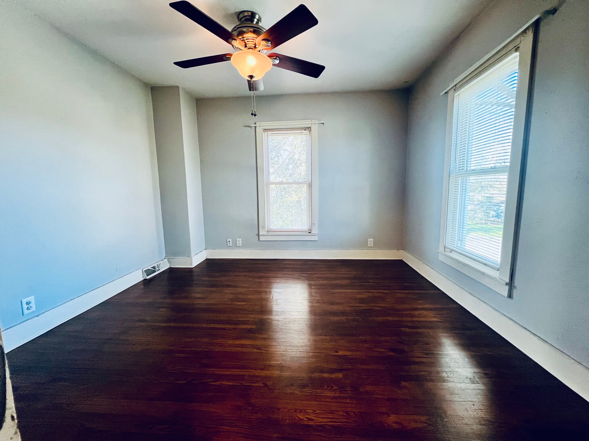 Master Bed - 1323 W 2nd St