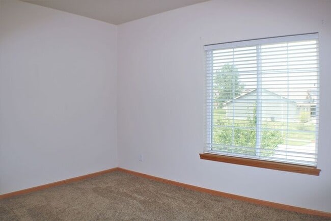 Building Photo - $1,200 | 2 Bedroom, 2 Bathroom Condo | No ...