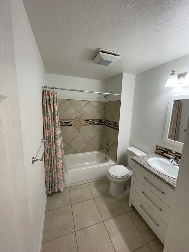 Building Photo - KellyCreek03