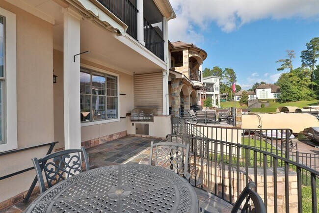 Building Photo - 12336 Pebble View Dr