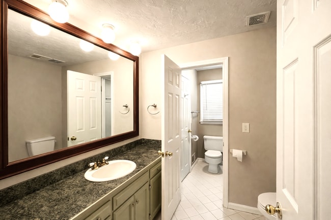 Building Photo - SEE IT NOW:Bright 3-Bed Home with Spacious Layout & Natural Light!