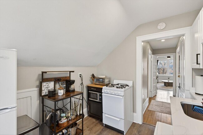 Building Photo - 3553 Dupont Ave S