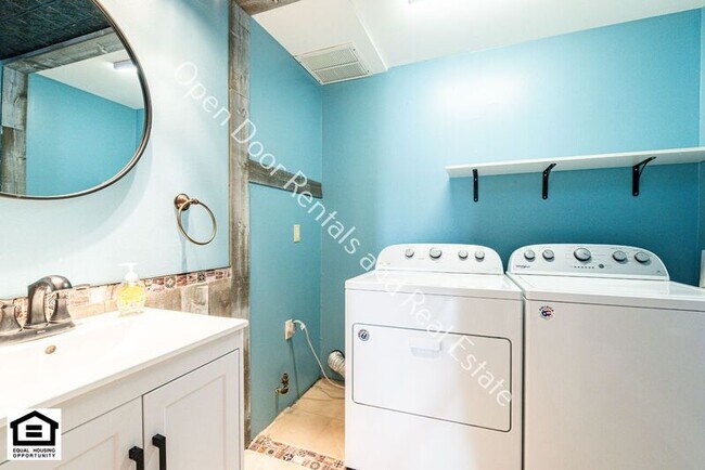 Building Photo - 1225 Clarion Dr