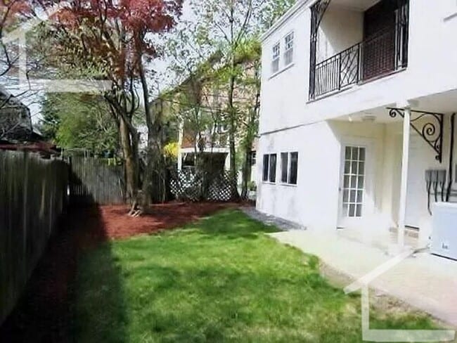 Building Photo - Single-Family House, Garage Parking, Central Heat/AC, In-Unit Washer and Dryer