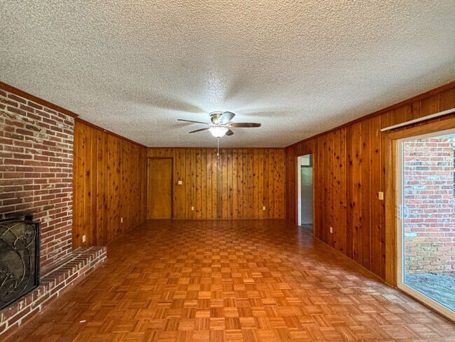 Building Photo - 6402 Fenwick Pl