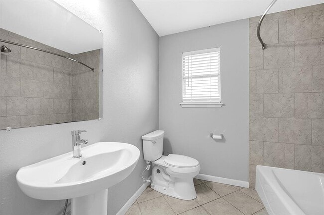 Building Photo - 2110 Highland Hills Dr