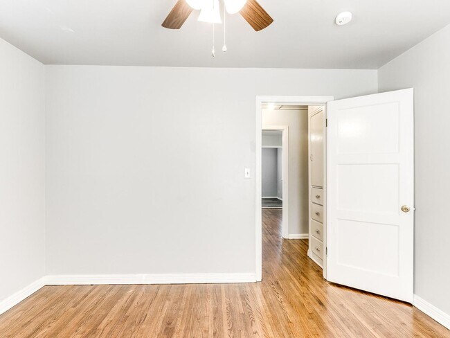 Building Photo - Charming 2 bed 1 bath home with many updates!