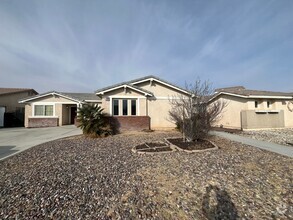 Building Photo - Home Available in Victorville!