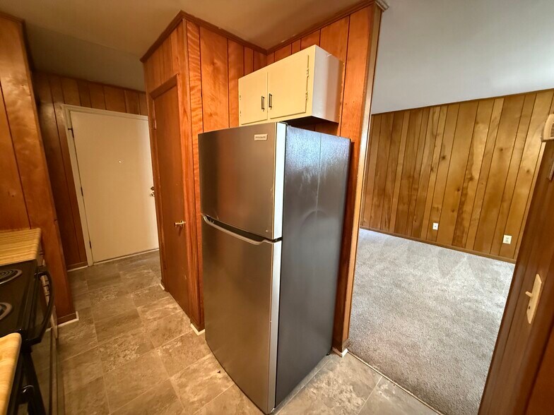 Building Photo - 586 Franklin St