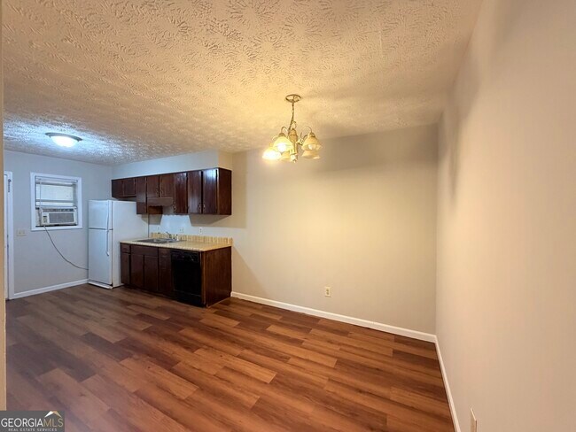 Building Photo - 102-102 Kimberly Way SW