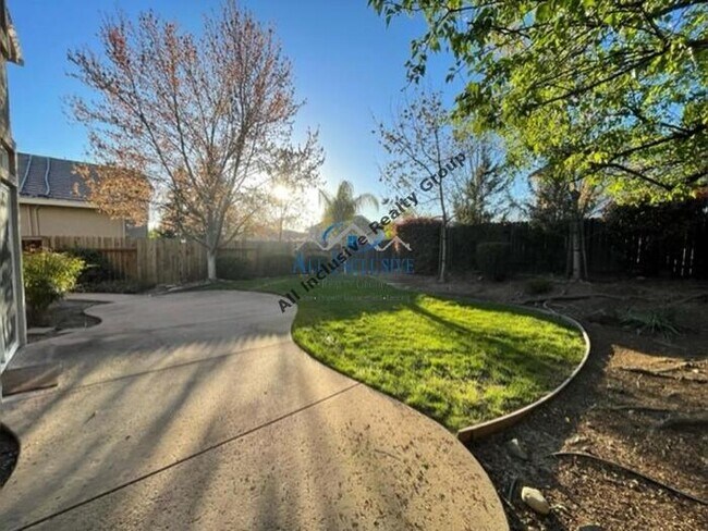 Building Photo - Charming 3-Bedroom Home in Desirable Folso...