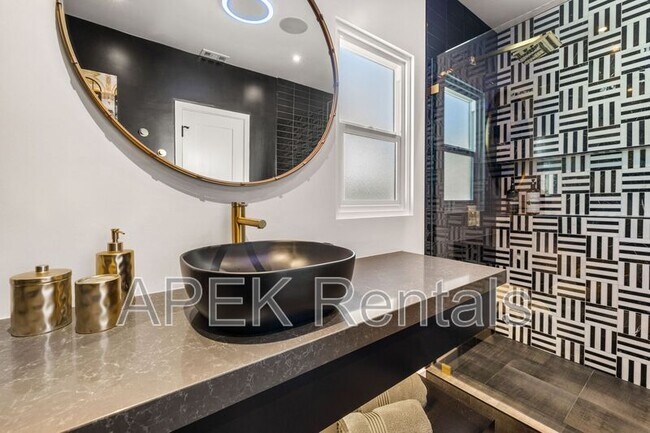 Building Photo - 2325 N Girasol Ave