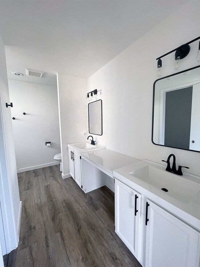 Building Photo - 4508 E Douglas Ave