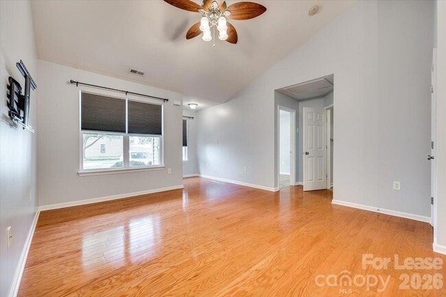 Building Photo - 2052 Shady Pond Dr