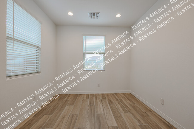 Building Photo - 5938 N 90th Dr