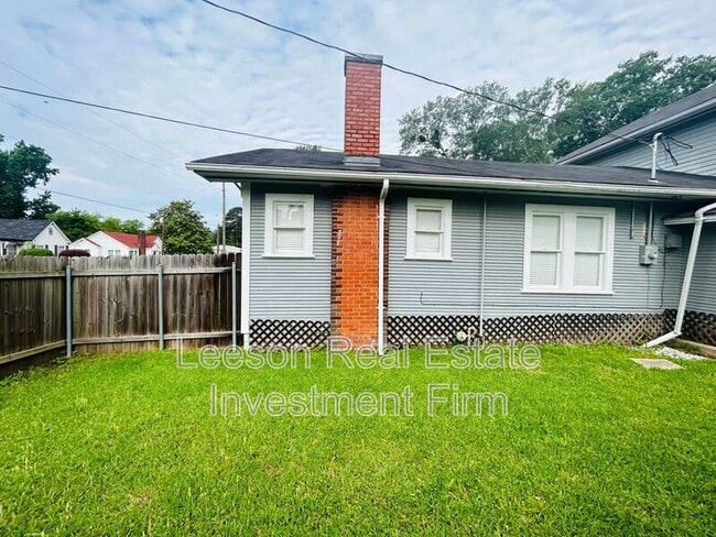 Building Photo - 802 Jefferson St