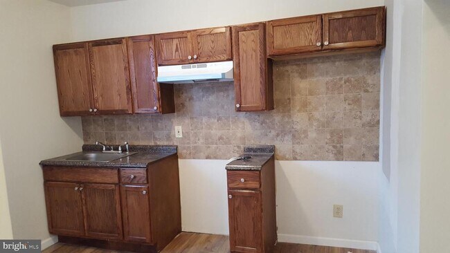 Building Photo - 2853 N Mascher St