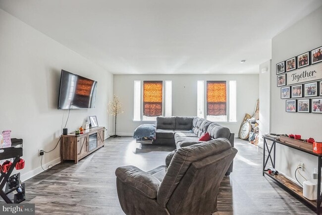 Building Photo - 28 Sparrow Cir