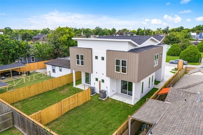 Building Photo - 8205 Parnell St