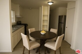 Building Photo - 3962 1/4 S Hobart Blvd