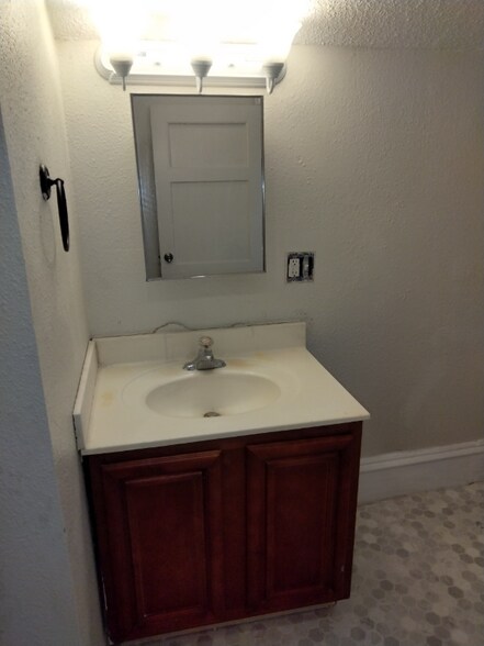 Building Photo - 17 W 27th St