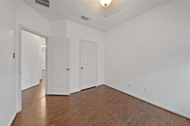 Building Photo - 7030 Thistlewood Park Ct