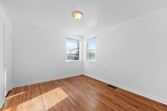 Building Photo - This Renovated Lakewood Ranch is perfect f...