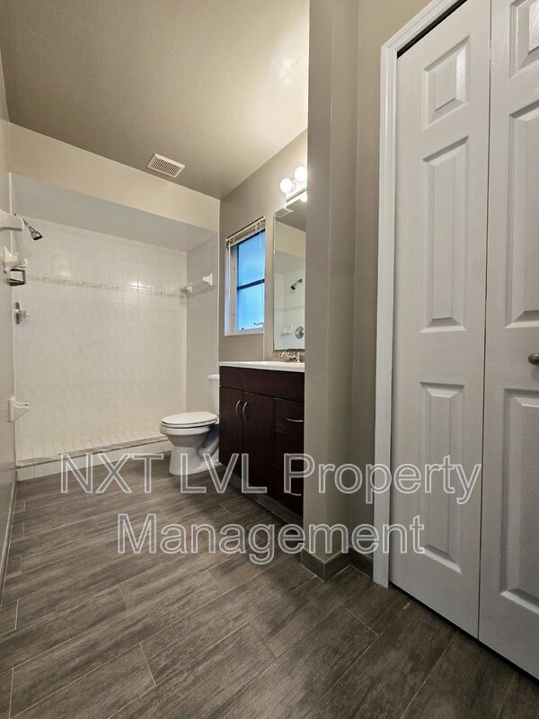 Building Photo - 1811 NE 2nd St