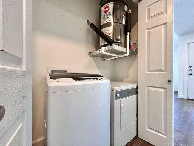 Building Photo - Updated North Austin Condo w/ Modern Finishes & Amenities 2BR/2BA