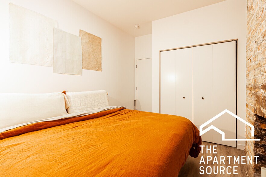 Building Photo - 2743 W Division St