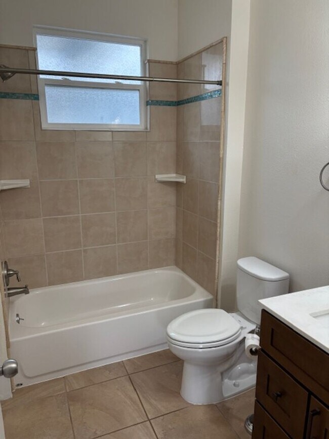 Building Photo - Beautiful Centrally Located Rockridge Craf...