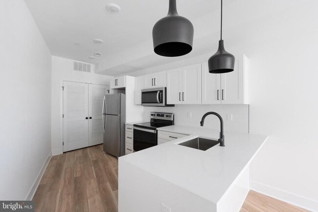 Building Photo - 1255 N 23rd St