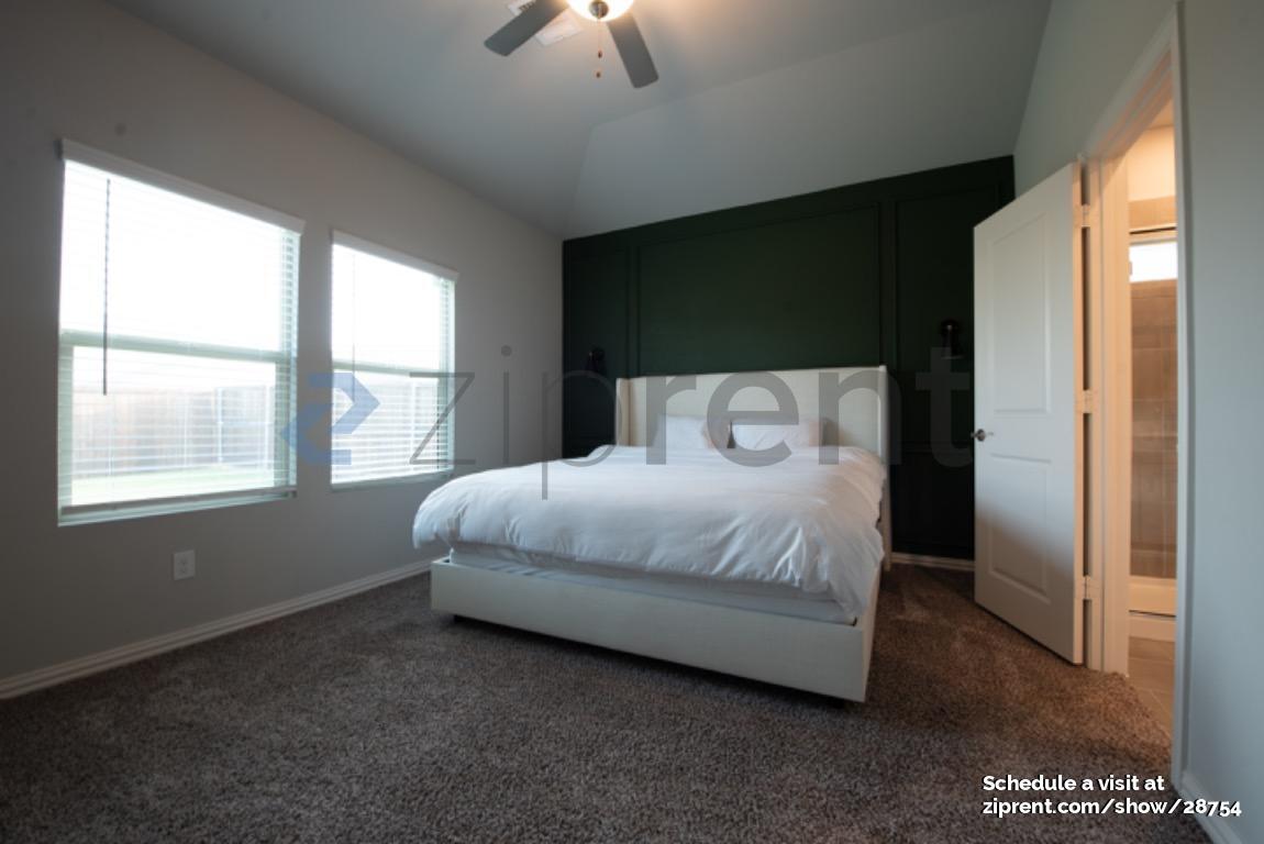 Building Photo - Unit