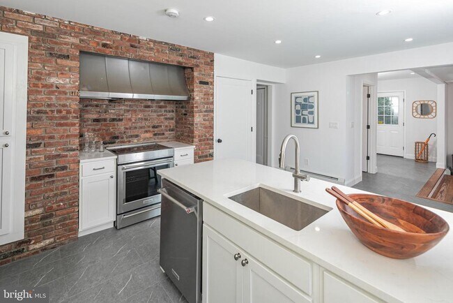 Building Photo - 3051 Lawrenceville Rd