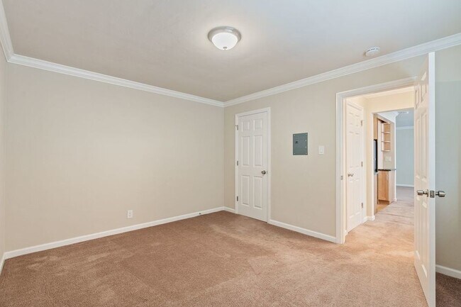 Building Photo - 1549 San Carlos Ave