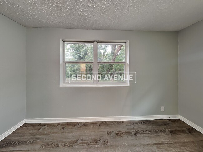Building Photo - 7333 Roslyn RD
