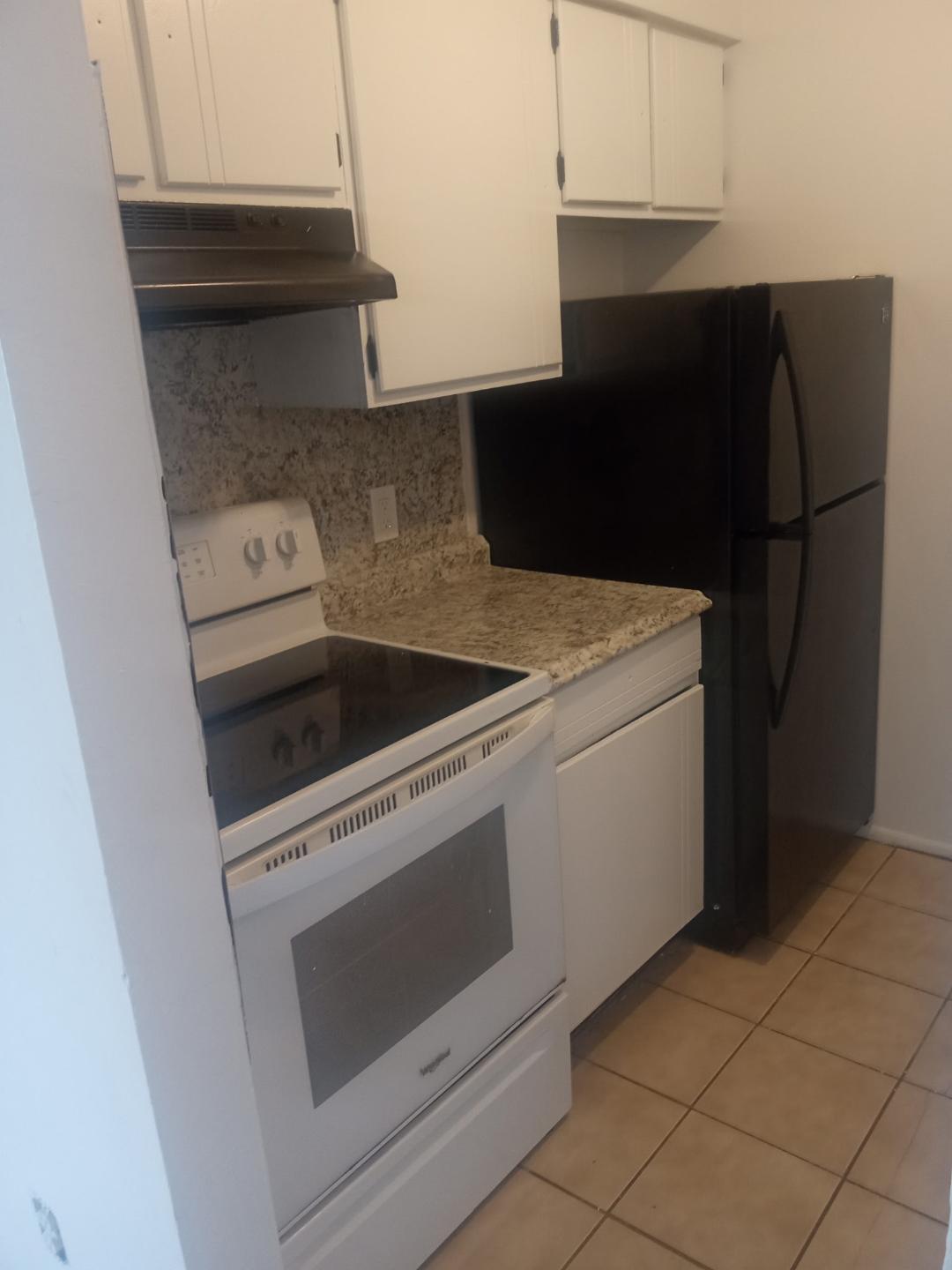 Kitchen stove & ref - 1315 Noble Ave