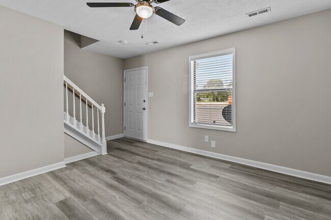 Azalea Entry - Elizabeth Street Apartments